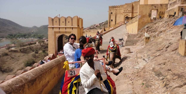 VIAJES A LA INDIA DORADA DESDE ARGENTINA - Agra / Delhi / FATEHPUR SIKRI / Jaipur / Samode Palace / - Buteler en India